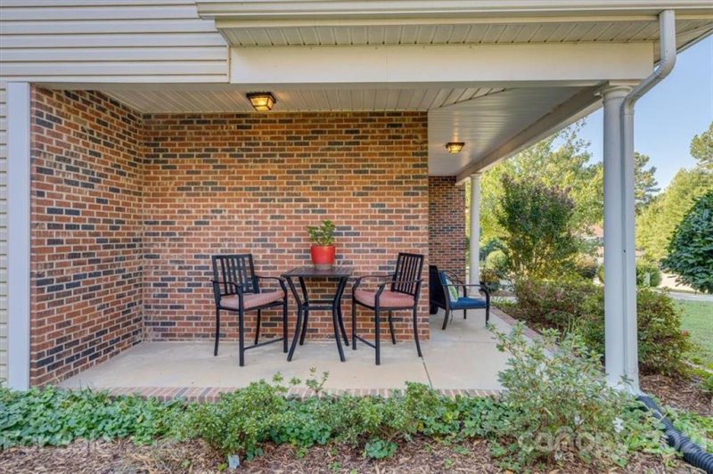 Property image 4 at 429 Elizabeth Valley Lane, Lake Wylie, SC 29710