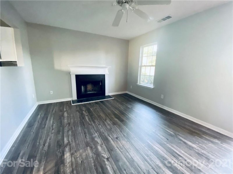 Property image 2 at 912 Grass Hollow Court, Charlotte, NC 28216