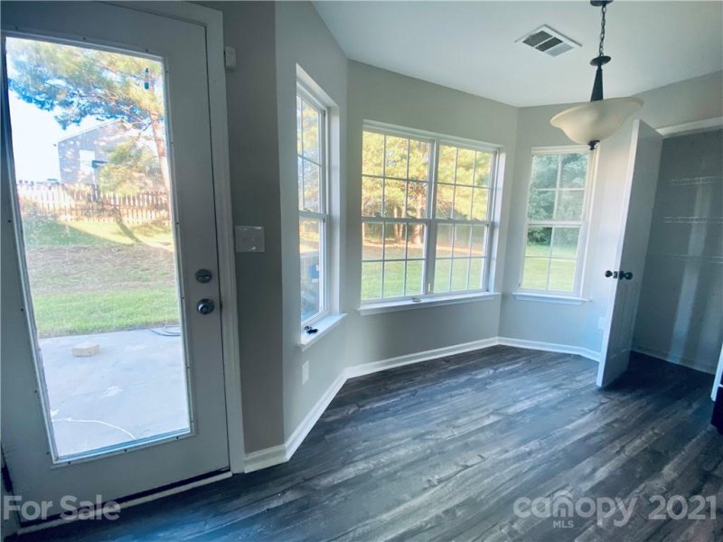 Property image 3 at 912 Grass Hollow Court, Charlotte, NC 28216