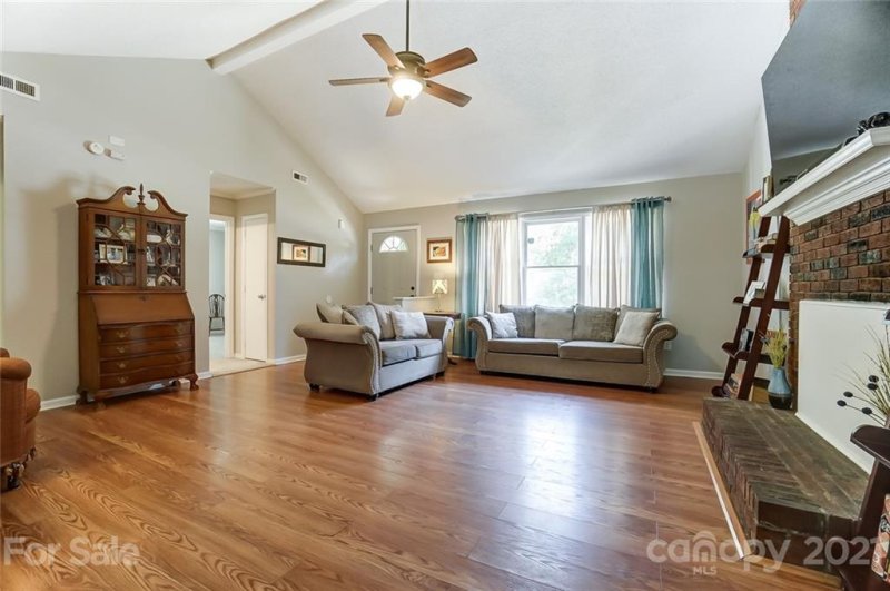 Property image 2 at 6804 Streamside Drive, Charlotte, NC 28212