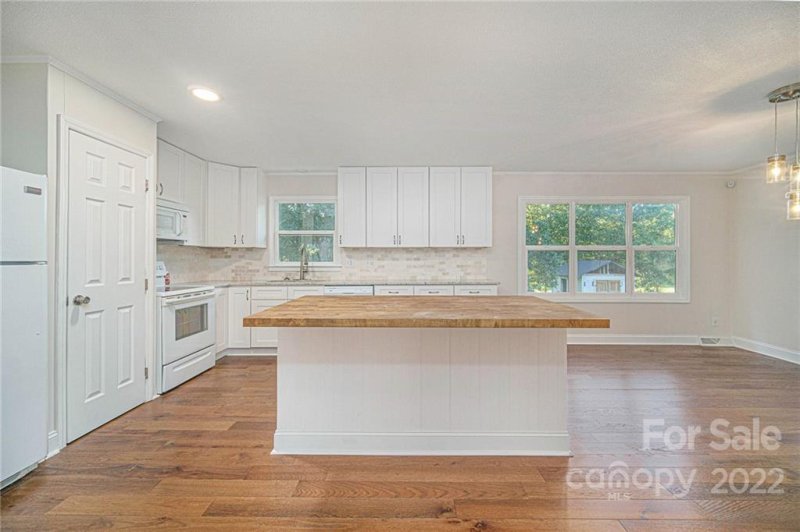 Property image 2 at 411 Ashebrook Park Road, Dallas, NC 28034