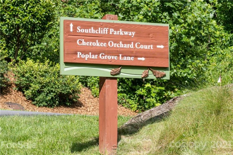 Property image 5 at 502 Southcliff Parkway, Fairview, NC 28730