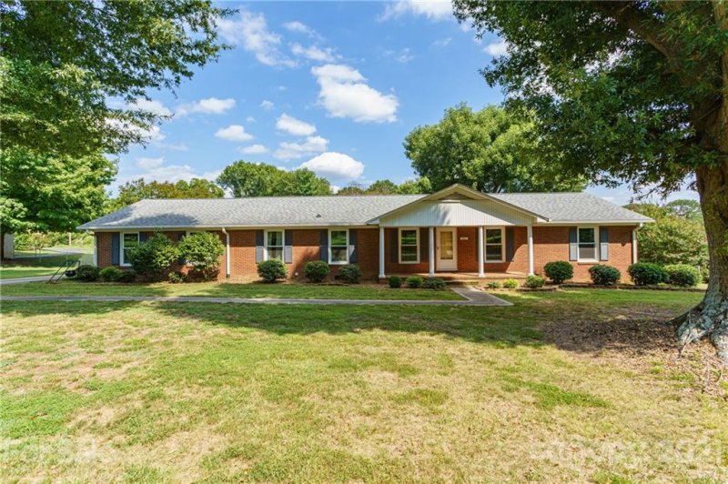 202 Fieldcrest Drive