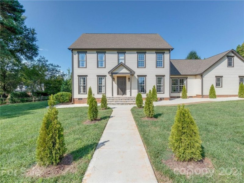 Property image 2 at 1401 Heatherloch Drive, Gastonia, NC 28054