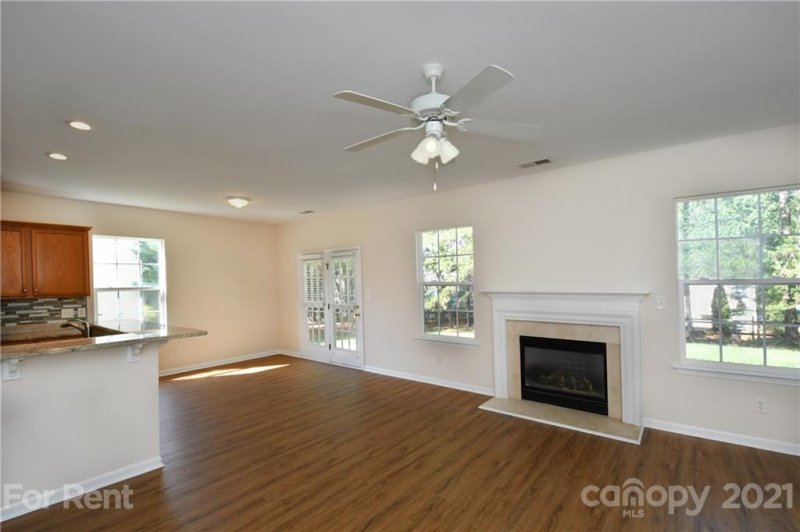 Property image 5 at 128 Vance Crescent Drive, Mooresville, NC 28117