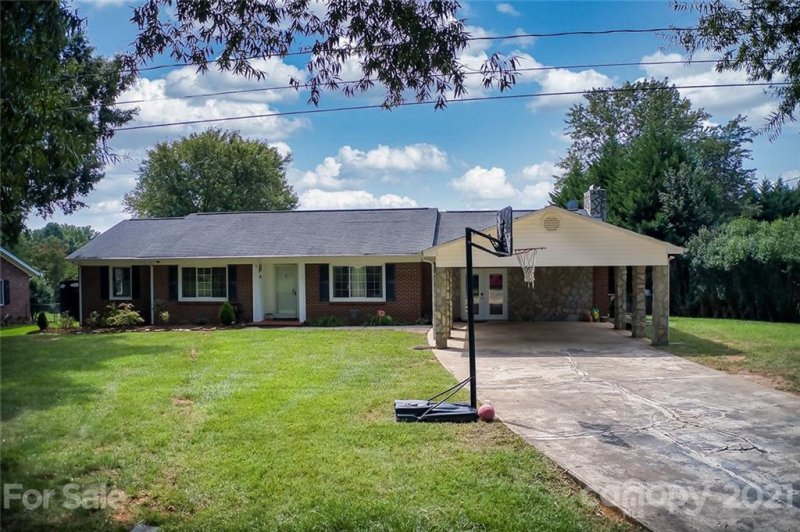 Property image 3 at 5715 Sandhurst Road, Hickory, NC 28602