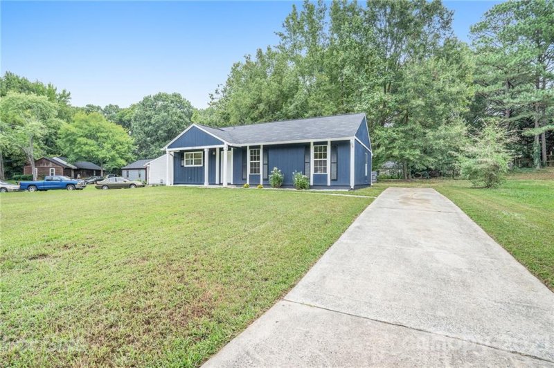 Property image 3 at 6813 Delta Lake Drive, Charlotte, NC 28215