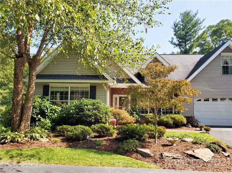 Property image 4 at 111 Poppy Lane, Asheville, NC 28803