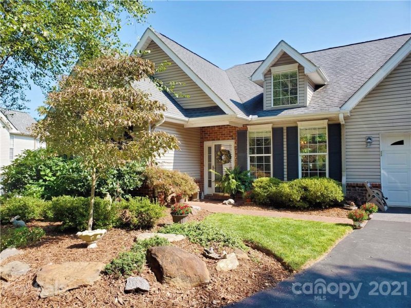 Property image 5 at 111 Poppy Lane, Asheville, NC 28803