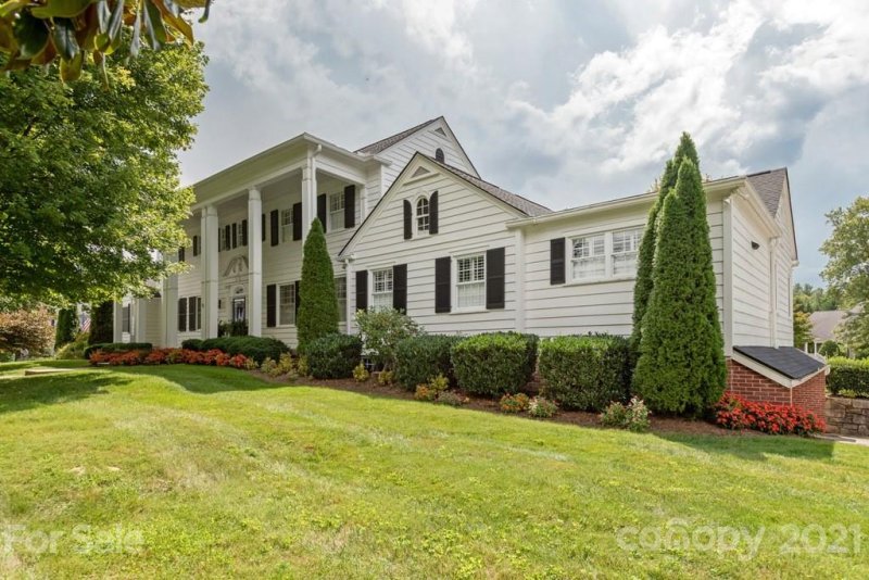 Property image 2 at 58 Towne Place Drive, Hendersonville, NC 28792