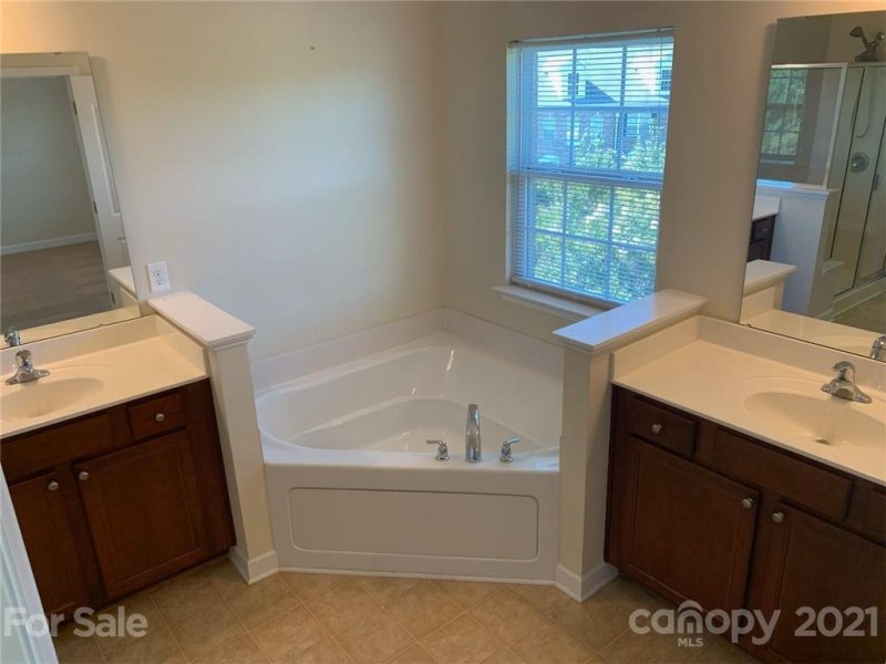 Property image 3 at 8452 Summerford Drive, Charlotte, NC 28269