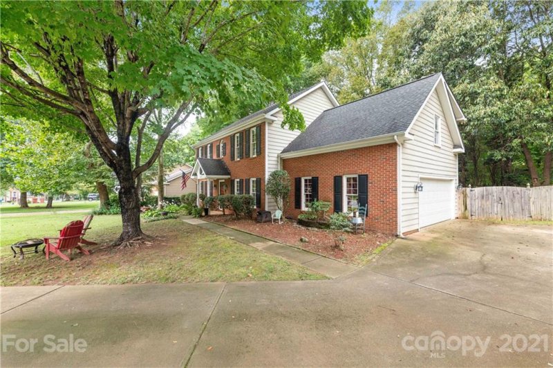 Property image 2 at 12208 Hickory Knoll Court, Matthews, NC 28105