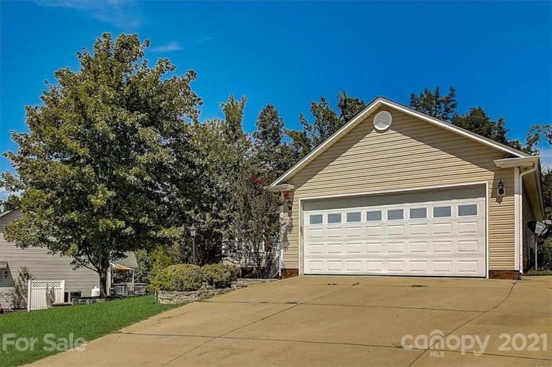 Property image 2 at 1685 Se Red Bird Circle, Concord, NC 28025