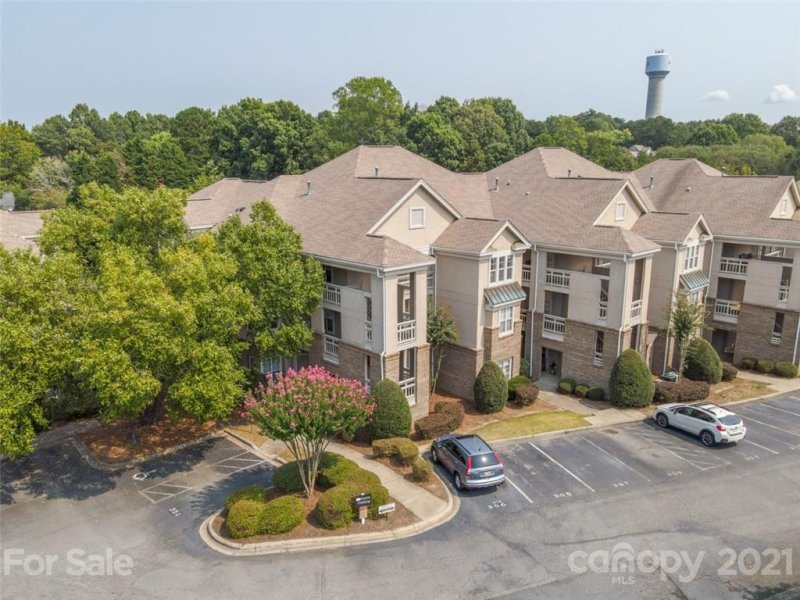 Property image 2 at 104 Pier 33 Drive, Mooresville, NC 28117