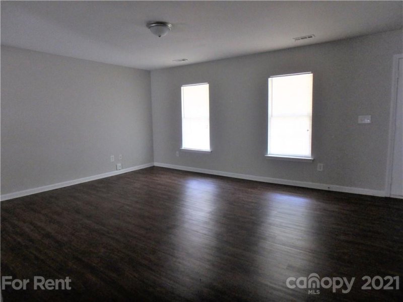 Property image 3 at 5243 Henderson Circle, Charlotte, NC 28269