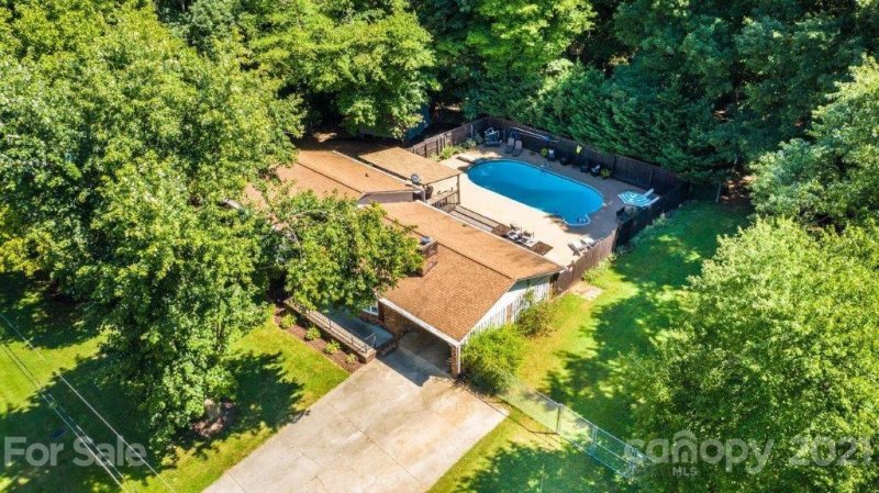 Property image 2 at 304 Parlier Avenue, Conover, NC 28613