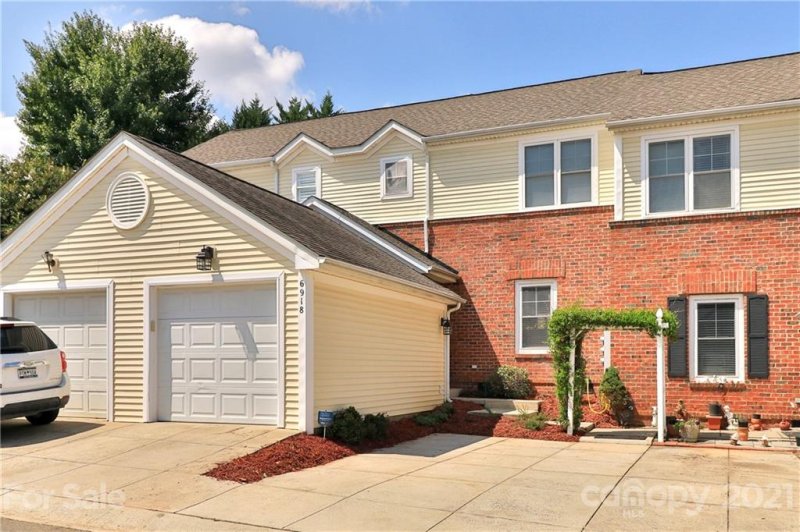 Property image 2 at 6918 Misty Pine Lane, Charlotte, NC 28217
