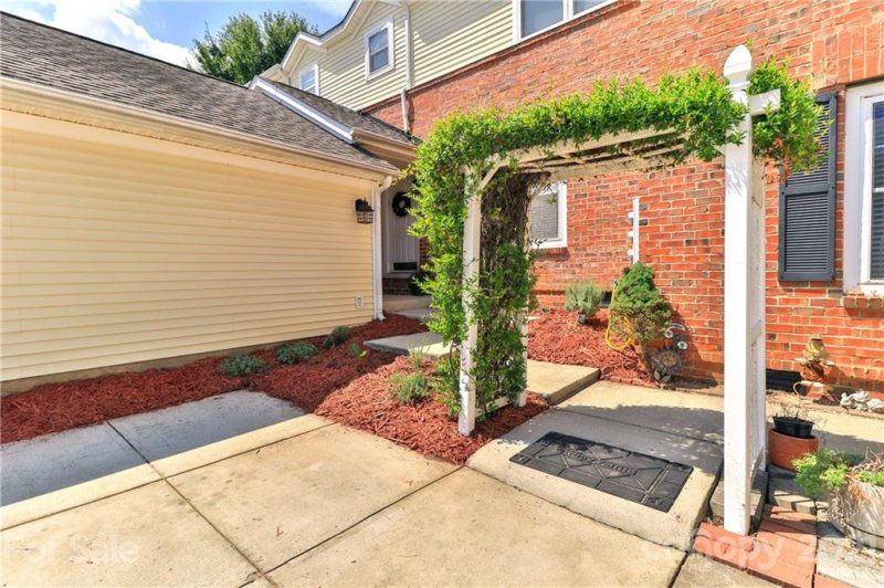 Property image 3 at 6918 Misty Pine Lane, Charlotte, NC 28217