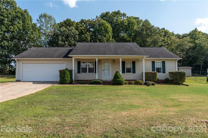 Property image 2 at 1073 Lyndsey Brook Court, Lincolnton, NC 28092