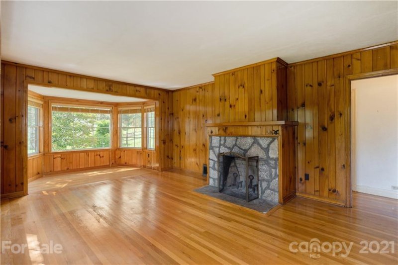 Property image 3 at 113 Coral Drive, Hendersonville, NC 28791