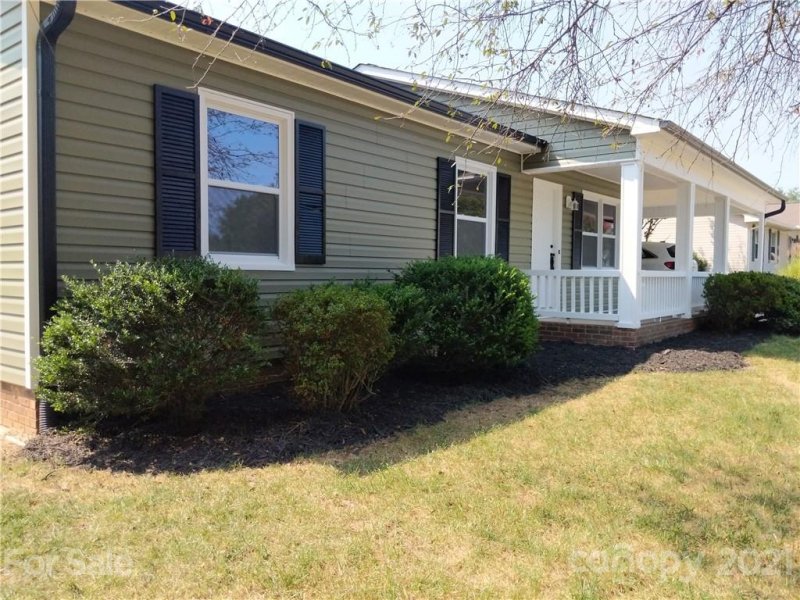 Property image 3 at 3545 Yorkland Drive, Hickory, NC 28601