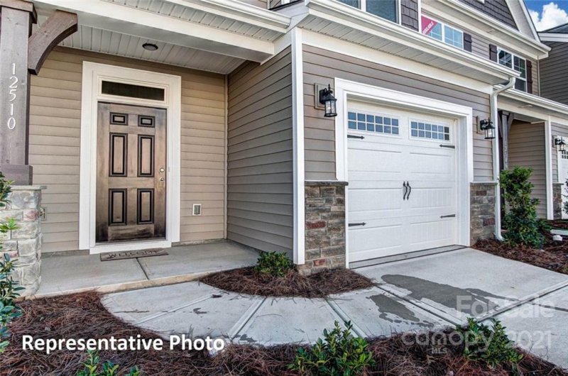 Property image 3 at 8010 Saluda Drive, Charlotte, NC 28269