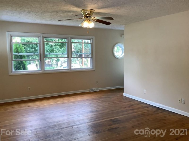 Property image 4 at 68 Vandalia Avenue, Asheville, NC 28806