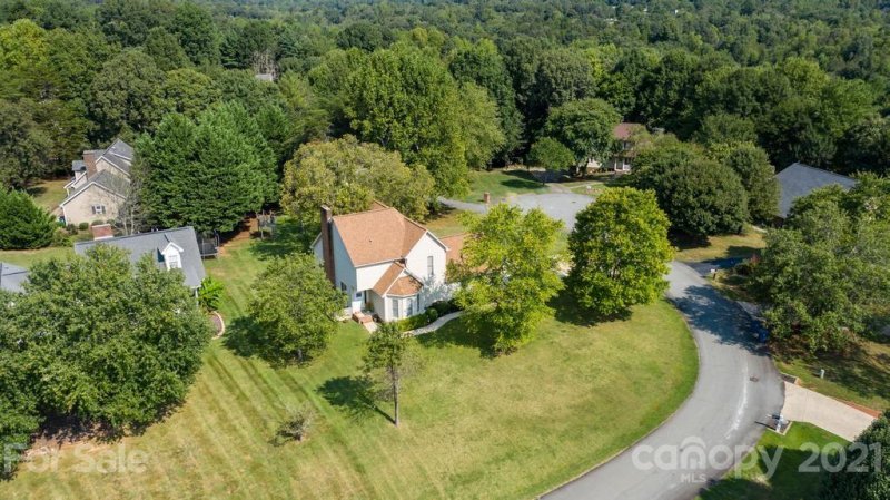 Property image 2 at 1714 Poe Circle, Hickory, NC 28601