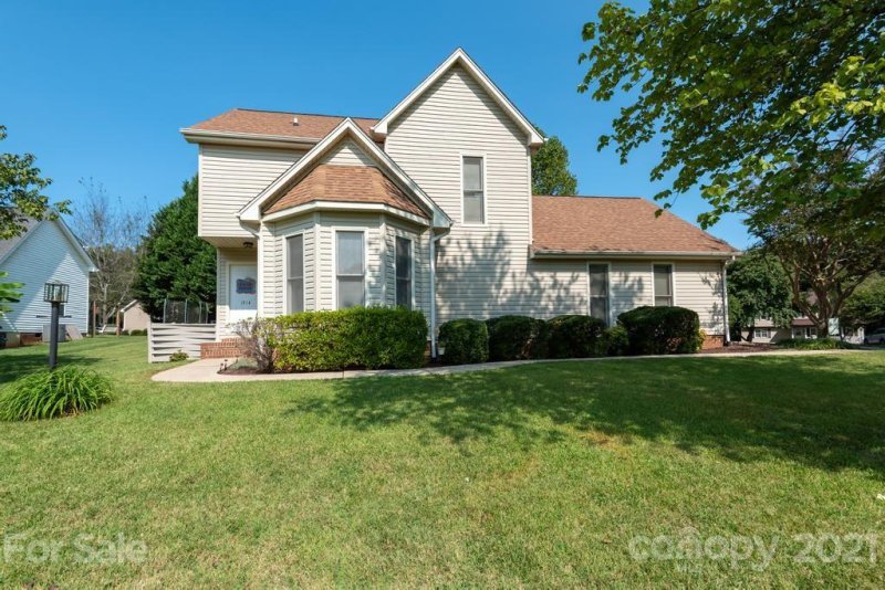 Property image 5 at 1714 Poe Circle, Hickory, NC 28601