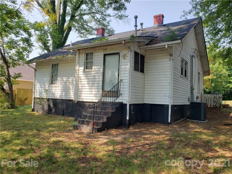 Property image 2 at 911 W 5th Avenue, Gastonia, NC 28052