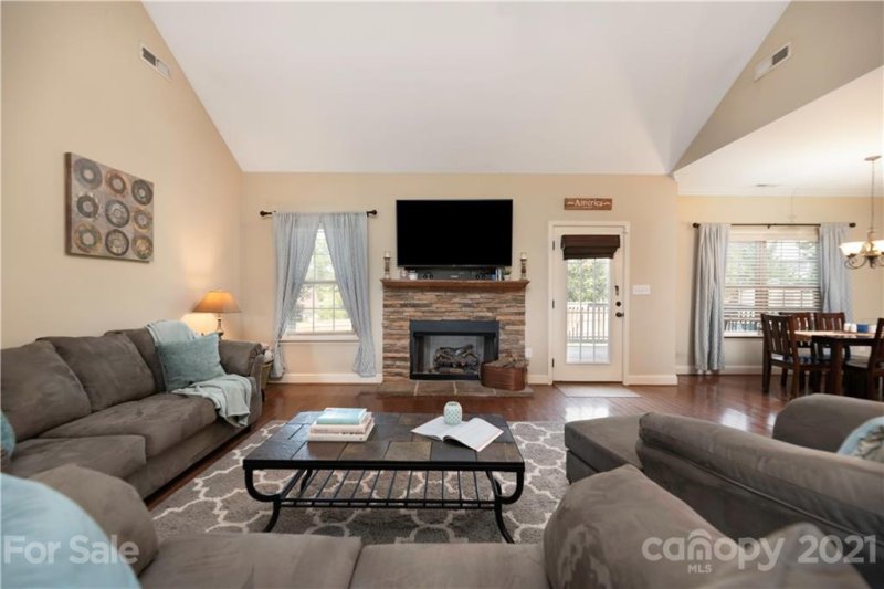 128 Logan Ridge Drive