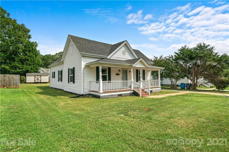 Property image 2 at 811 Brook Street, Belmont, NC 28012