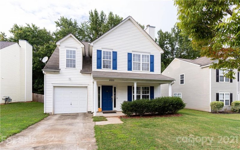 Property image 2 at 5223 Grass Ridge Drive, Charlotte, NC 28216