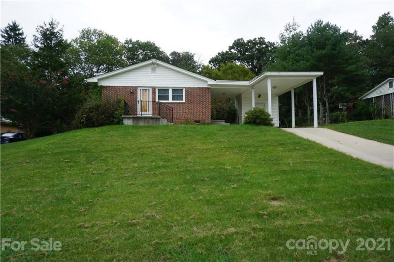 Property image 2 at 12 Pleasant Ridge Drive, Asheville, NC 28805