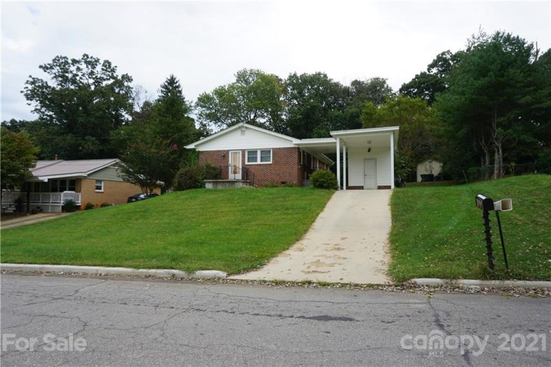 Property image 3 at 12 Pleasant Ridge Drive, Asheville, NC 28805