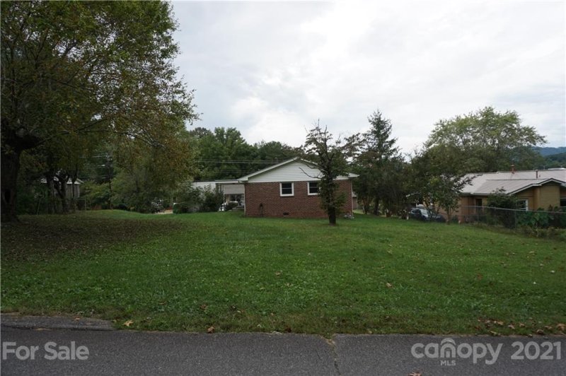 Property image 4 at 12 Pleasant Ridge Drive, Asheville, NC 28805