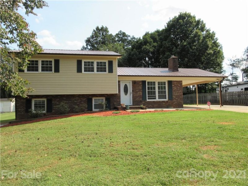 1661 Tanglewood Drive