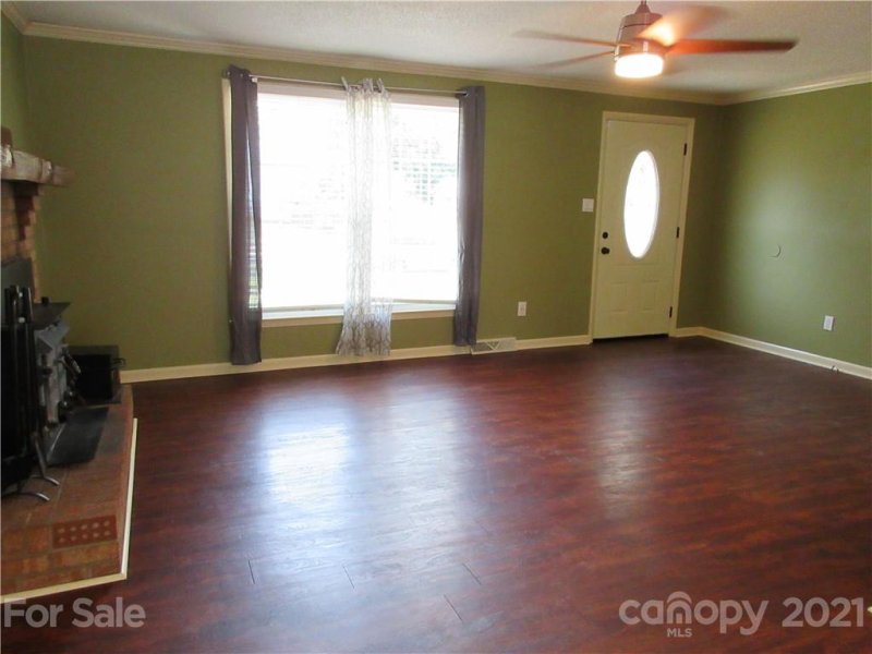 Property image 3 at 1661 Tanglewood Drive, Hickory, NC 28601