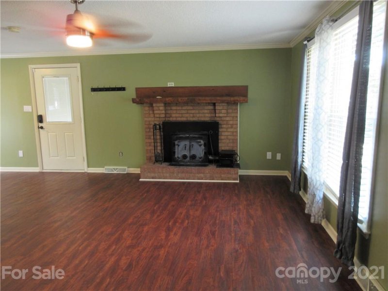 Property image 5 at 1661 Tanglewood Drive, Hickory, NC 28601