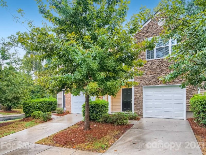 Property image 2 at 4040 Queensbridge Road, Charlotte, NC 28213