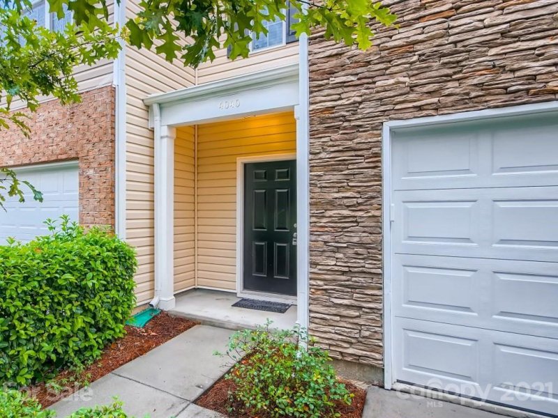 Property image 3 at 4040 Queensbridge Road, Charlotte, NC 28213