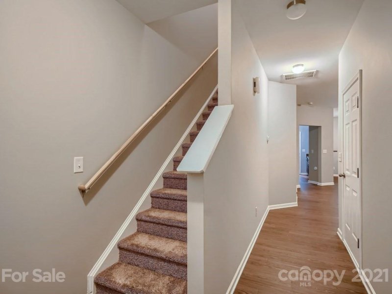 Property image 4 at 4040 Queensbridge Road, Charlotte, NC 28213