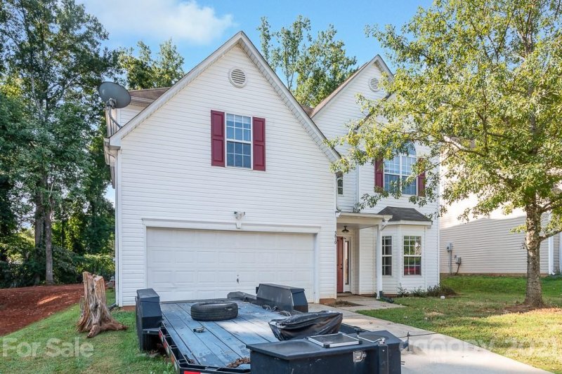 Property image 3 at 3810 Pauline Lane, Charlotte, NC 28216