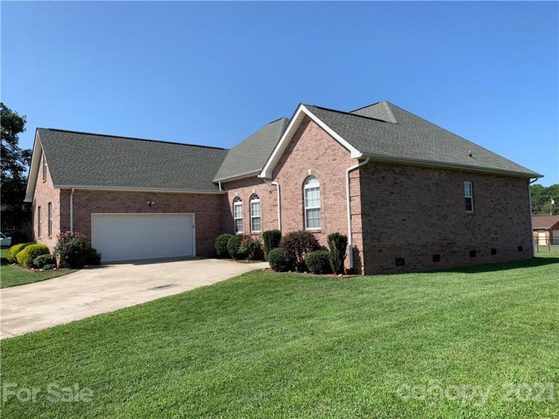 Property image 3 at 1781 31st Avenue Lane, Hickory, NC 28601