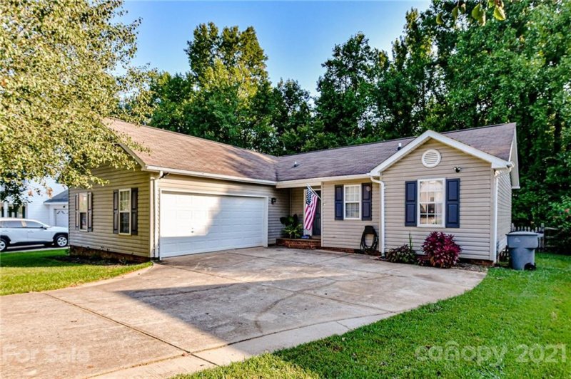 Property image 2 at 2413 Sloan Drive, Charlotte, NC 28208