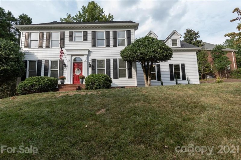 Property image 2 at 134 37th Avenue Place, Hickory, NC 28601