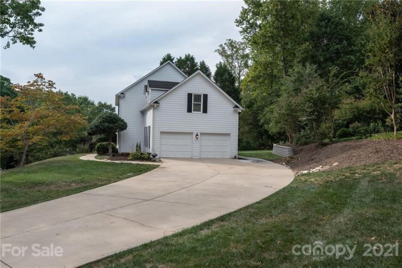 Property image 3 at 134 37th Avenue Place, Hickory, NC 28601