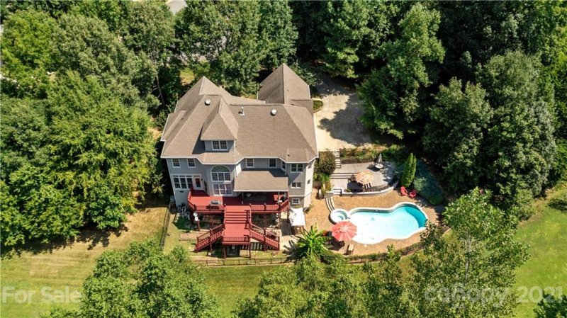 2006 Sandy Pond Lane