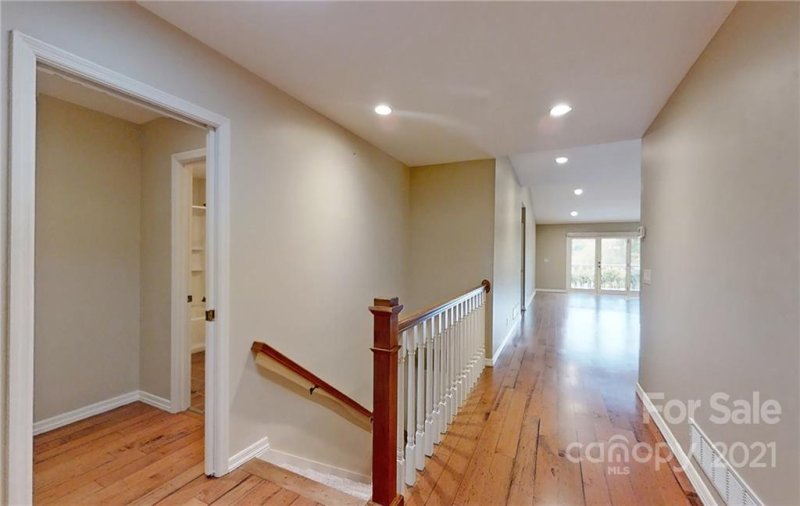 Property image 3 at 33 Ridge Terrace, Asheville, NC 28804