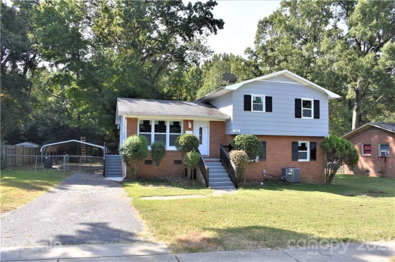 Property image 3 at 715 Georgetown Drive, Charlotte, NC 28213